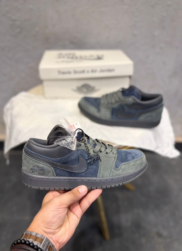 First Copy AIR JORDANS RETRO 1 LOW STUSSY GREY BLUE KEYCHAIN 2026 view 3
