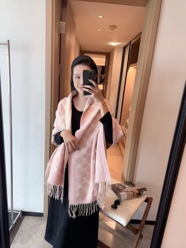 first-copy-coach-reversible-signature-scarf-2 First Copy COACH REVERSIBLE SIGNATURE SCARF view 2