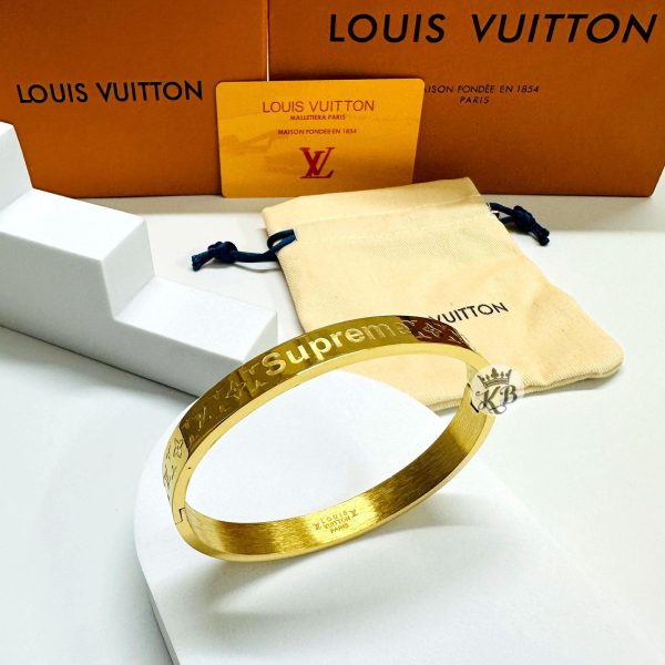 First Copy LOUIS VUITTON INITIAL SUPREME BRACELET view 1