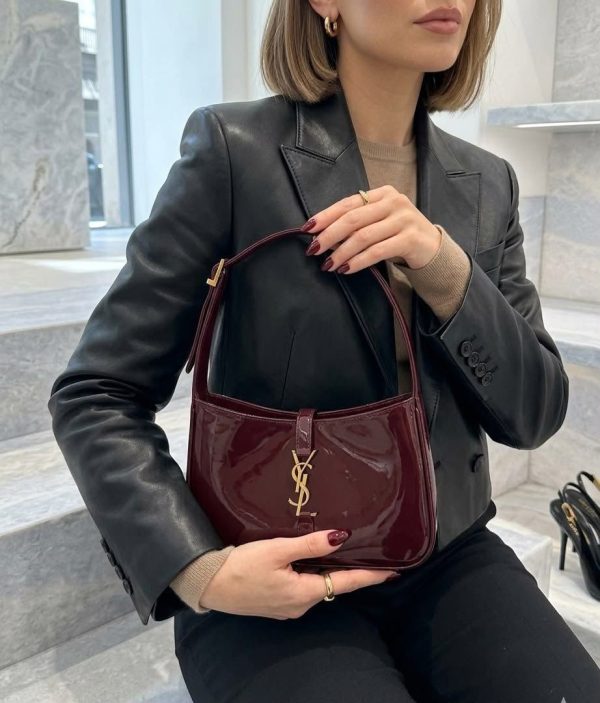 First Copy SAINT LAURENT LE 5 À 7 PATENT LEATHER SHOULDER BAG - CHERRY🍒 view 4