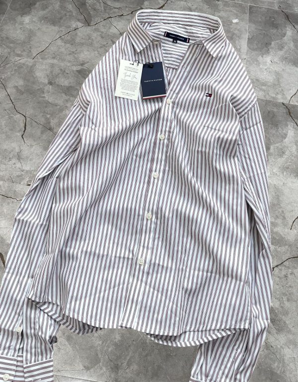 First Copy TOMMY HILFIGER ORIGINAL Collection Shirts Combines Style And Comfort, Making It Perfect For Leisurely, Relaxing Days. Made From Very Premium COTTON, It Features Long Sleeves, Brand Logo And A Classic Collar. view 3