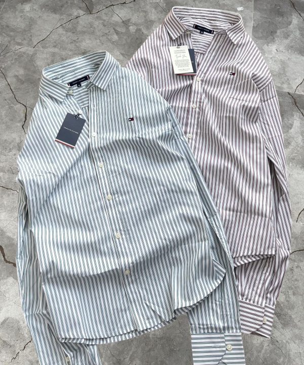 First Copy TOMMY HILFIGER ORIGINAL Collection Shirts Combines Style And Comfort, Making It Perfect For Leisurely, Relaxing Days. Made From Very Premium COTTON, It Features Long Sleeves, Brand Logo And A Classic Collar. view 4